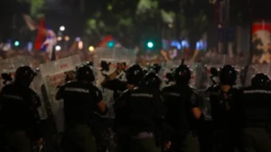 Photo of Десетици приведени, повредени полицајци и граѓани по протестите во Белград