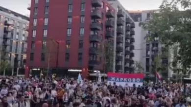 Photo of Илјадници луѓе протестираат пред Палатата на правдата во Белград, протести и низ населби во градот поради апсење студенти
