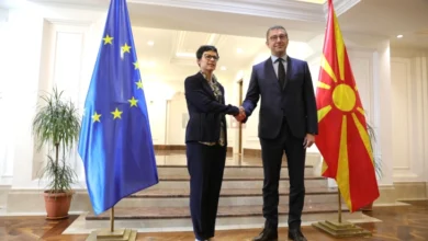 Photo of Еврокомесарката Кос пристигна во Скопје, во тек средба со премиерот Мицкоски