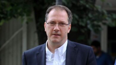 Photo of Жерновски до Милошоски: „Џуџето од Кичево заедно со Џамбаски одел на гробот на Тодор Александров и го веел бугарското знаме“