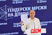 Photo of (ВИДЕО) СДСМ: Мега скандал – ВМРО-ДПМНЕ прави грабеж и во Карбинци, превоз на ученици што чини 50 денари градоначалникот го наплаќа за 1.013 денари