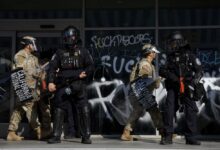 Photo of Масовни апсења во Лос Анџелес откако е воведен полициски час во делови од градот