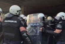 Photo of Интервенција на српската полиција пред Собранието на Нови Сад