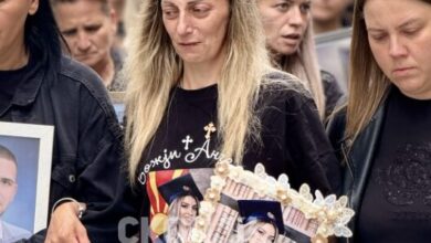 Photo of „Те сакам, мајкино око. Многу, многу ми фалиш…“, мајката на загинатата Моника во „Пулс“, скршена од тага
