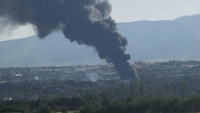 Photo of Пожар во отпад за пластика и гуми, црн облак од дим го покри Куманово