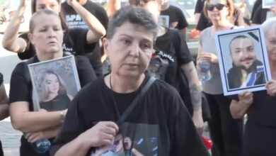 Photo of (ВИДЕО) Мајка од Кочани на лицето си стави прав од изгорениот ранец на нејзиното дете