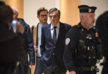 Photo of Поранешниот премиер Франсоа Фијон осуден на 4 години затвор со условна казна