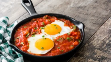 Photo of Наут со спанаќ, домати и јајца на око