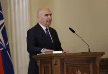 Photo of Новиот романски премиер Илие Болојан побара плановите за штедење да ги обезбеди преку гласање доверба во парламентот