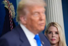 Photo of Опаѓа рејтингот на Трамп поради списокот на Епштајн и поддршката за министерката Пам Бонди
