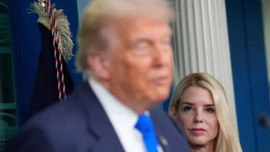 Photo of Опаѓа рејтингот на Трамп поради списокот на Епштајн и поддршката за министерката Пам Бонди