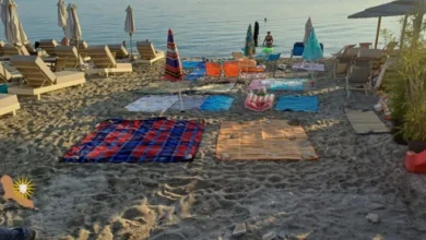 Photo of Отстранети пешкири, лежалки, чадори поставени без дозвола на плажите во Полихроно и Калитеа