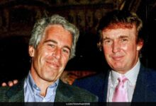 Photo of Волстрит журнал: Трамп му пишал на Епштајн во 2003 година, нацртал гола жена: „Нека секој ден биде прекрасна тајна