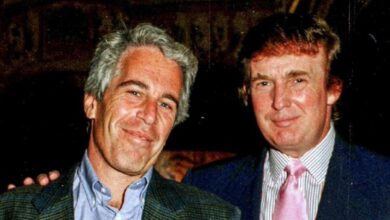 Photo of Волстрит журнал: Трамп му пишал на Епштајн во 2003 година, нацртал гола жена: „Нека секој ден биде прекрасна тајна