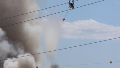 Photo of Хеликоптерот на МВР повлечен од гаснењето на пожарот во Визбегово поради ветрот и густиот чад