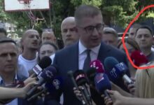 Photo of Наместо на работно место, Ванчо Милевски, раководителот на наплатна служба на партиски настан му аплаудира на Мицковски