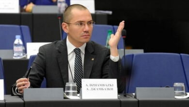 Photo of „Ги мрази Бугарите, а татко и е од Босилеград“ Џамбаски „удри“ по европратеничката Јовева