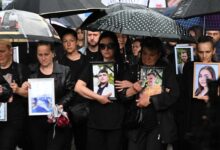 Photo of Родителите на загинатите деца: Не сме подготвени да слушаме музика во истиот град во кој неодамна плачеше цела Македонија