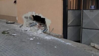 Photo of (ВИДЕО) Пијан возач со автомобил проби ѕид и влезе во соба на куќа на улица „Јордан Џурнов“ во Велес