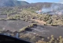 Photo of (Видео) Хеликоптерот на МВР фрли над 40 тони вода врз пожарот во Дојран