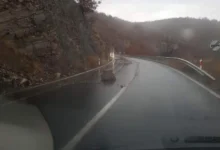 Photo of Расчистени одроните од карпи и паднатото дрво на  автопатот Скопје-Велес