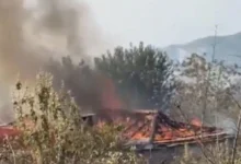 Photo of Драматична ситуацијата со пожарите во Албанија, пеплосани села, две жртви и повеќе повредени
