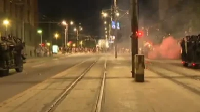 Photo of Хаос во центарот на Белград, жандармеријата употреби повторно солзавец за да растера антивладини демонстранти