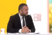 Photo of Тошковски: Телефонски измами со наводни сообраќајни незгоди сѐ почесто таргетираат постари граѓани, жртвите да го исклучат телефонот и да пријавуваат во МВР
