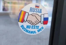 Photo of Кремљ започна нова пропагандна кампања низ Европа, лиферува налепници „Русија не е мој непријател“