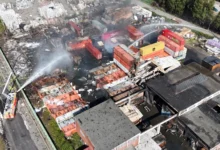 Photo of Нови експлозии по пожарот во Хамбург: Пожарникарите се борат со жаришта во пристаништето