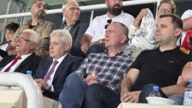 Photo of (ВИДЕО) Навивачите на Шкендија со националистички скандирања за Голема Албанија и Илирида за време на натпреварот со Карабах.На трибините беа од „политичкиот крем“ на Албанците
