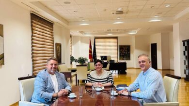 Photo of Министерката Кочовска во кабинет го примила сопартиецот Лукровски кандидат за градоначалник.Си разговарале за изборите ?!