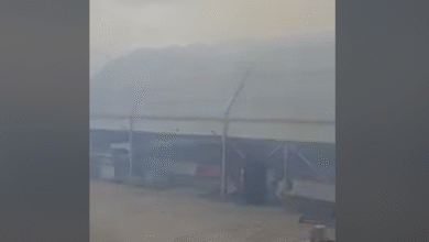 Photo of (Видео) Полицајци спречија ширење на пожар на СЦ Борис Трајковски, евакуирана публиката, девет полициски службеници завршија на токсикологија