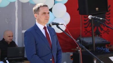Photo of Осамнаа билборди: Се продава Тетово за цена на еспресо – 1 евро за метар квадратен