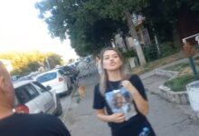 Photo of (ВИДЕО) Пред полицијата во Кочани емотивна реакција на мајка на настрадано девојче во пожарот од Пулс.