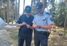 Photo of Полициски службеници го легитимирале новинарите додека го следеле увидот во Гимазијата во Демир Хисар каде беше пријавено провалување во директорската канцеларија