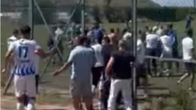 Photo of Видео: Родители и навивачи на Шкупи нападнаа и претепаа играчи од пионерите на Брегалница во Штип