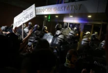 Photo of Српската полиција упадна во Ректоратот на Универзитетот во Нови Сад, Вучиќ: Европскиот олош кој дојде да ја урива државава ќе биде процесуиран