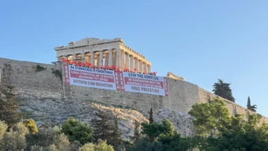 Photo of Комунистичката партија на Грција закачија пано на Акропол: „Стоп за геноцидот во Газа