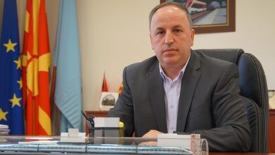 Photo of (ВИДЕО) Пратеник на Влен со навреди кон Македонците – Изет Меџити ракоплеска во публика