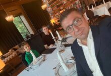 Photo of Мицковски на покана на Орбан со синовите нагости во Будимпешта – Ќе го гледаат Роналдо