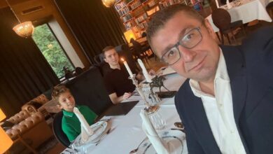 Photo of Мицковски на покана на Орбан со синовите нагости во Будимпешта – Ќе го гледаат Роналдо