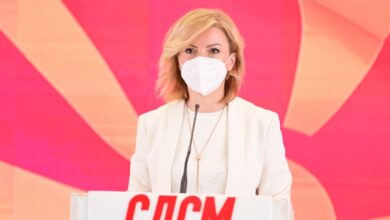 Photo of (ВИДЕО) Кузеска: Додека 500 илјади жители на Скопје се во опасност и здравствен ризик поради отровен чад од пожарите во Трубарево, Дрисла и Вардариште, власта се крие приказни за хибриден напад