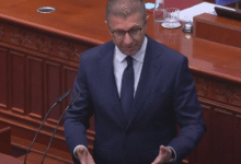 Photo of Не можете да ми кажете како да ја нарекувам својата земја – му рече Мицкоски на  пратеникот Реџепи кој го опомена за неупотреба на уставното име на земјата