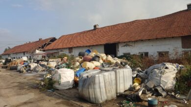 Photo of (ГАЛЕРИЈА) Ангелов: Пожртвуваноста на скопските пожарникари спасија двор и објекти полни со пластичен отпад