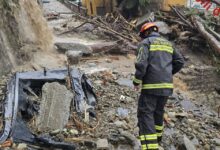 Photo of Италија: Поплавите носат сè на својот пат – луѓе се спасуваат со хеликоптери