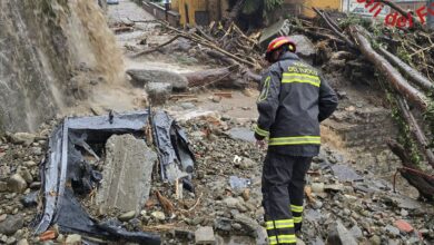 Photo of Италија: Поплавите носат сè на својот пат – луѓе се спасуваат со хеликоптери
