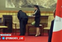 Photo of Во собата каде што седеа Ким и Путин, параноично се бришат столици, се поместуваат чаши…