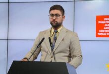 Photo of МОЈСОСКА ГО КРШИ ЗАКОНОТ ЗА ПРАТЕНИЦИТЕ: Таа не смее да биде сметководител на Левица, обвини Манасиевски