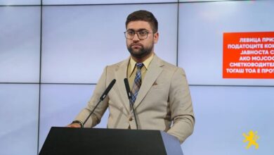 Photo of МОЈСОСКА ГО КРШИ ЗАКОНОТ ЗА ПРАТЕНИЦИТЕ: Таа не смее да биде сметководител на Левица, обвини Манасиевски